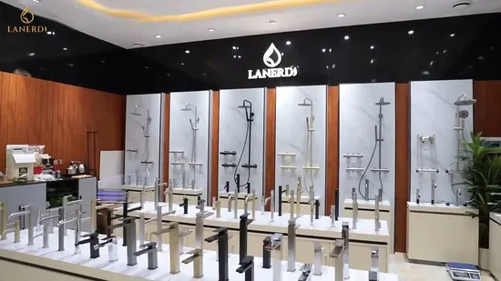 Lujoso grifo de ducha de latón negro con chorros de lluvia y corporales